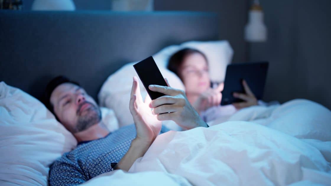 Avoid using electronic devices, such as smartphones or tablets, for at least one to two hours before bedtime. 